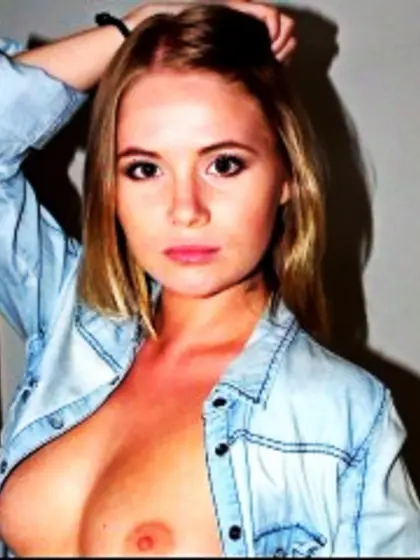 Blonde xyourchristinax perform anal