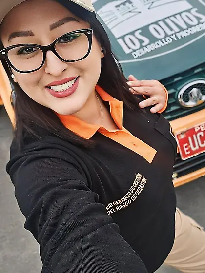 Quiero lamer su clitoris mientras la penetras mi a