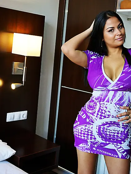 Voluptuous latina beauty good