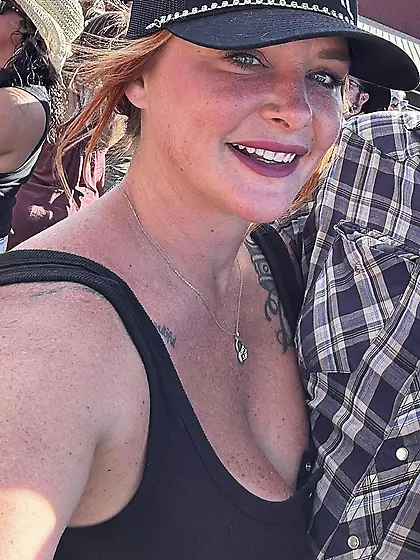 Realtor Erin shows off porn star body for GGW