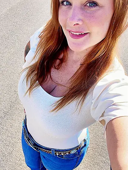 Realtor Erin shows off porn star body for GGW