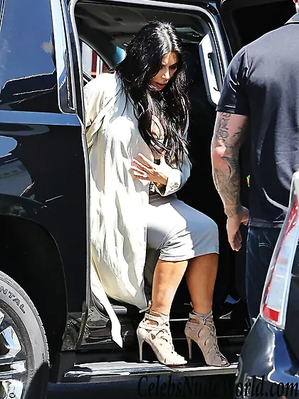 Kim Kardashian nipslip pics