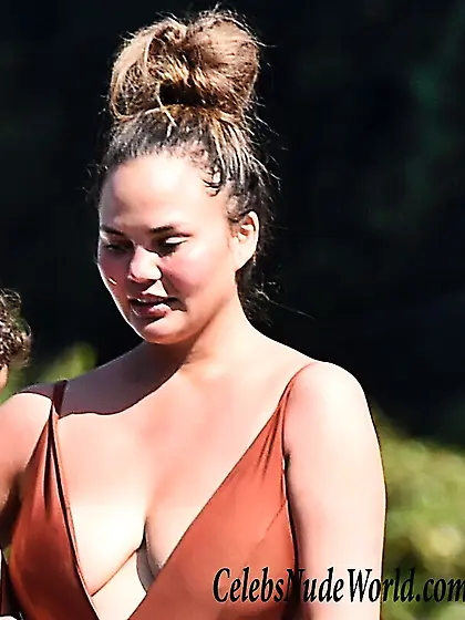 Chrissy Teigen Pokies
