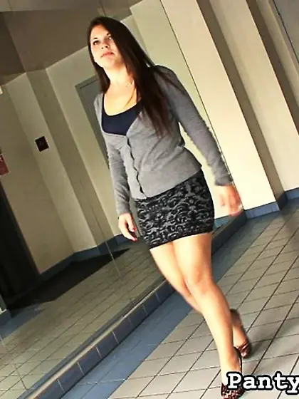 Bubble butt chick teasing