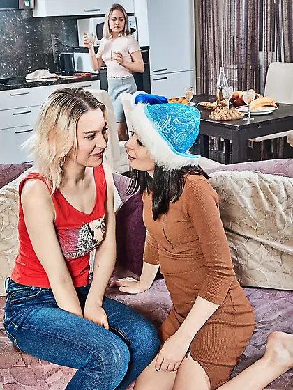 Messy pleasure session with one hunk and lots of horny teens