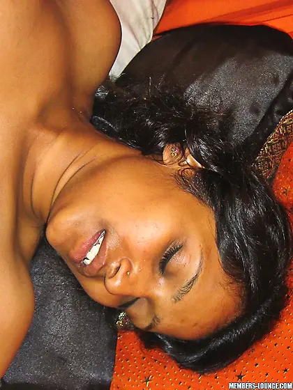 Sexy Resma sucking dick