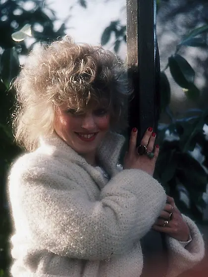 Lusty babe steaming hot