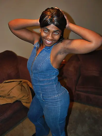 Naked booty ebony mom
