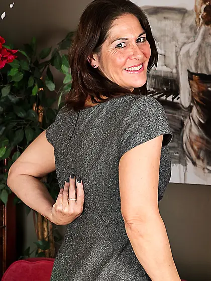 Saggy hot brunette milf