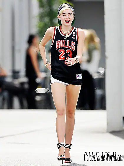 Miley Cyrus perfect nudes