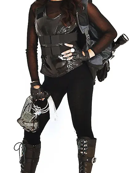 This beautiful Asian milf Kaylani Lei posing in erotic outfit an