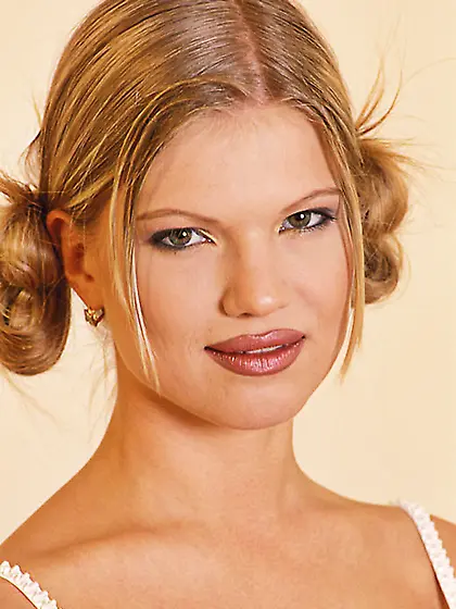 Cute cheerleader Stella strips and penetrates her pussy by long