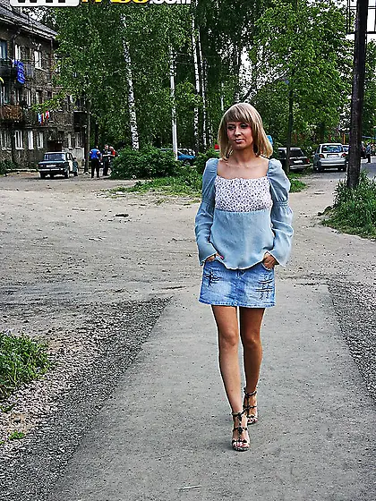 Girl proves that she can fuck in public and be freaky as fuck