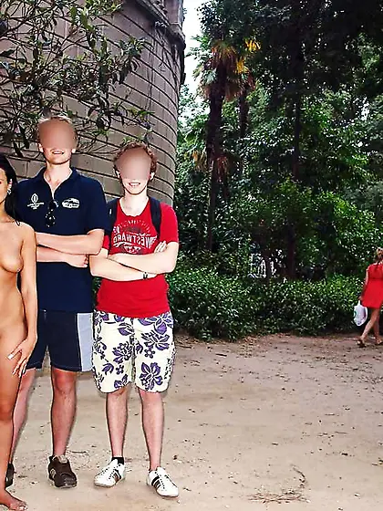 Laeticia - Showing Naked In Public