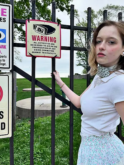 unoangryone white top