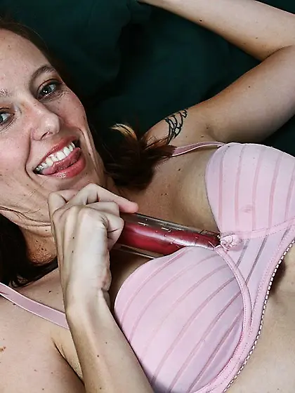 Lovely lady Justine Anilos gives a close-up of her shaved pussy