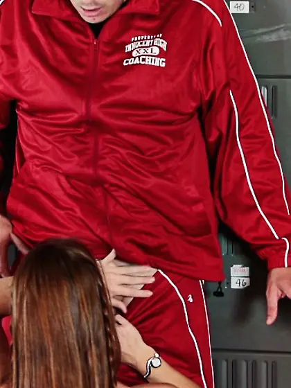 sexy brunette teen squirts