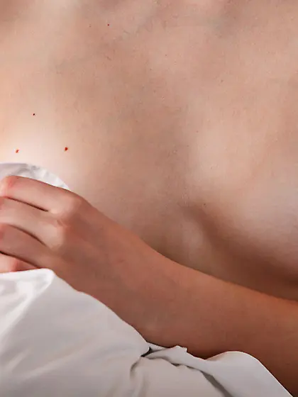 Ponytailed teen with long legs posing completely naked on a bed