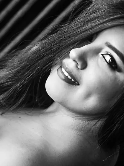 19yo brown eyes girl