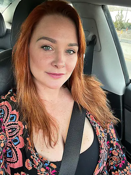 Realtor Erin shows off porn star body for GGW