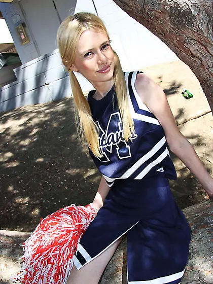 The tight pussy slit of kinky blonde Kennedy Kressler is stretch