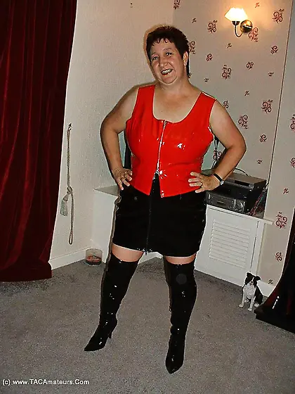 Mature Stockings Kinky Carol from United...