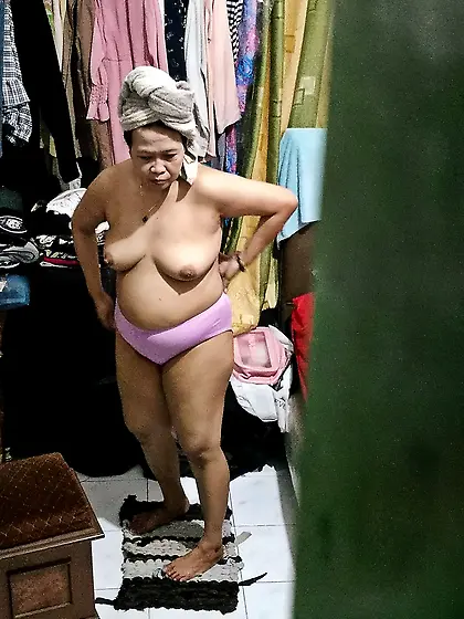 Ngintip mandi Sri Eka Susilawati PNS Palembang