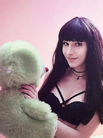 White young transgender arianalesley