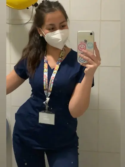 Quiero lamer su clitoris mientras la penetras mi a