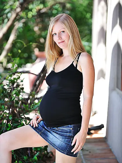 Laya Leighton nipple stretching