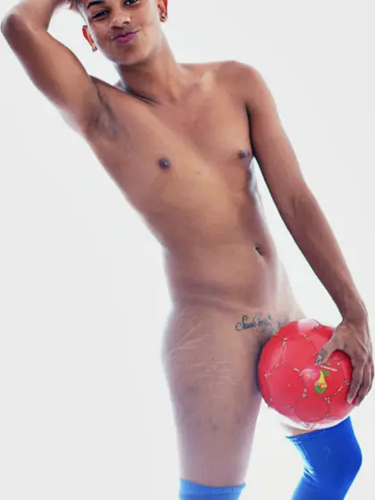 Latin young gay DEMIANBROWNHOTX like to snapshot