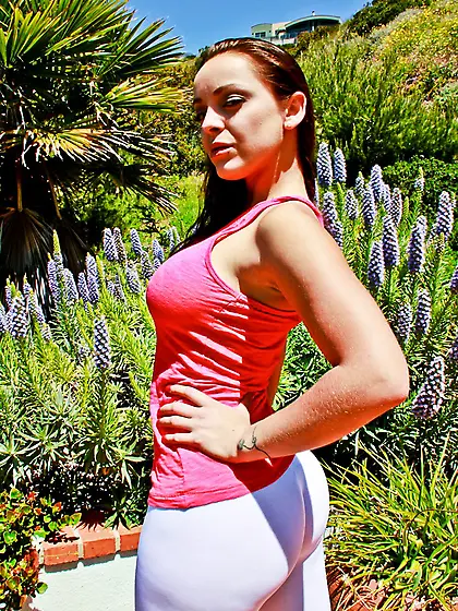 Sexy brunette Liza Del Sierra poses outside teasing with her big