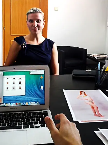 Long-haired brunette chick leopard