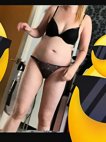 Spy pics--man spies his woman in panties