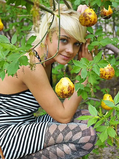 Tempting nude blonde