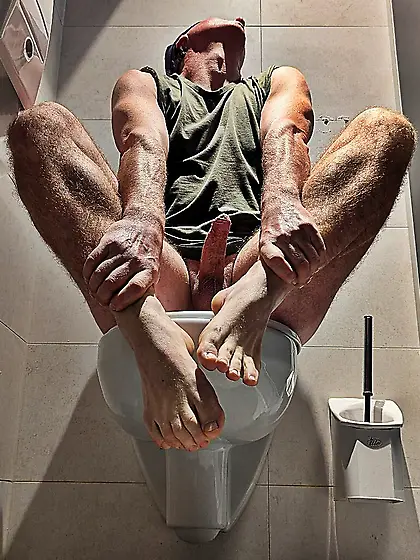 Andy Gymnast toilet rest stop lust 77