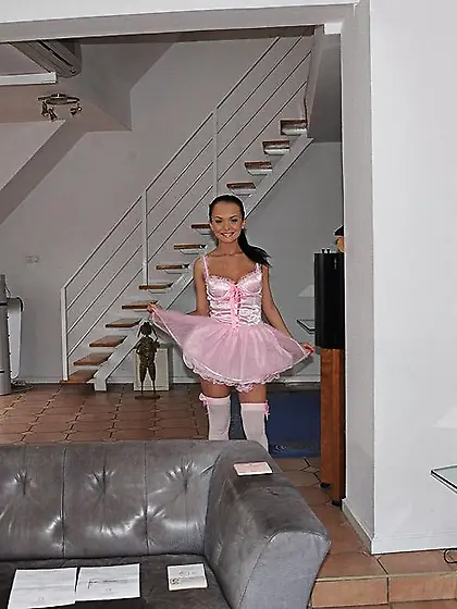 19 yo Brunette Anabell Hand jobs