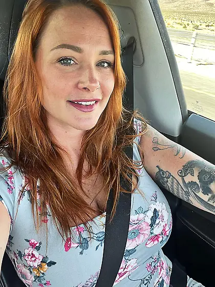 Realtor Erin shows off porn star body for GGW