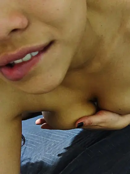 Beautiful smile,  big ass!