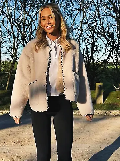 Daddy likes his bimbo daughter a bit too much