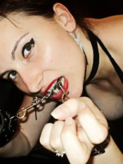 Brunette pervertgeany perform anal