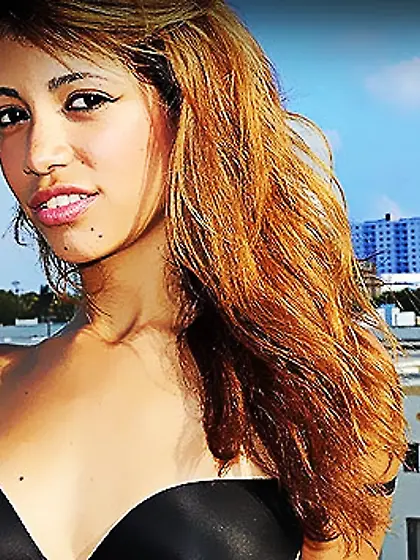 Hot red latina posing before riding a dick