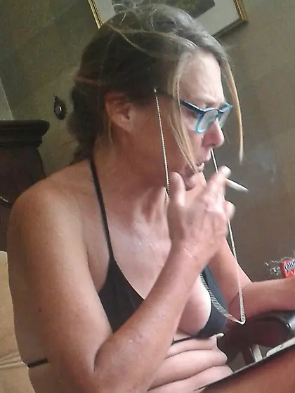 NANA SMOKES CIGARETTES