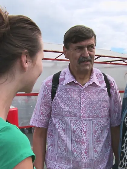 Young couple pays matures