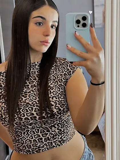 .  Me das sexo oral perfecto..  Me tocas muy exquisi