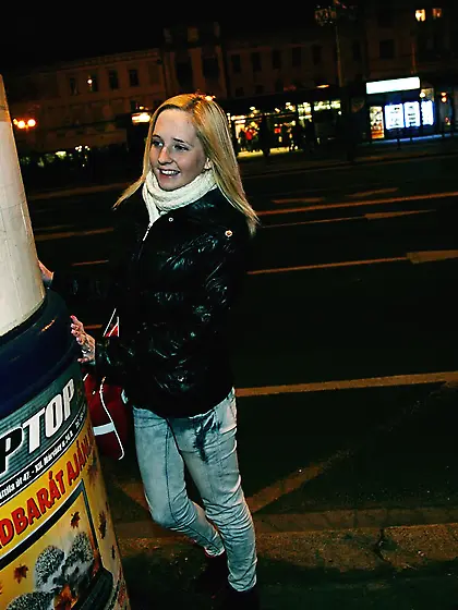 Girl with small boobs knows her way around doing it orally and v