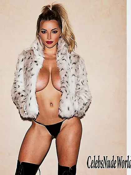 Topless photos of Lindsey Pelas