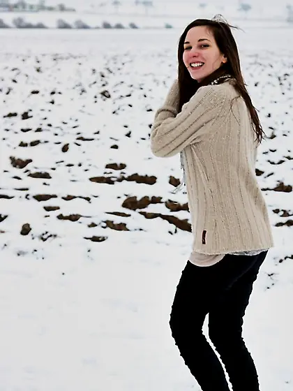 Boyfriend heats up girl with shower and cum