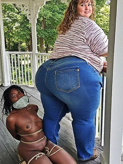 Obese Pawg Shows Nigger Her Ass