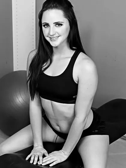 Banging babe slowly strips